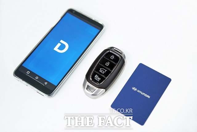 현대기아차는 개발을 완료한 스마트폰 기반 디지털키 기술을 앞으로 출시될 신차에 차례로 적용한다는 계획이다.