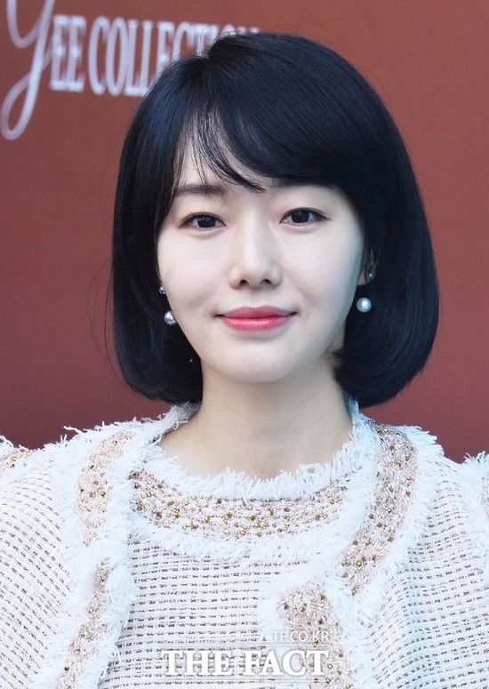 배우 이정현이 두 살 연하 예비 신랑과 오는 4월 결혼한다. /이동률 기자