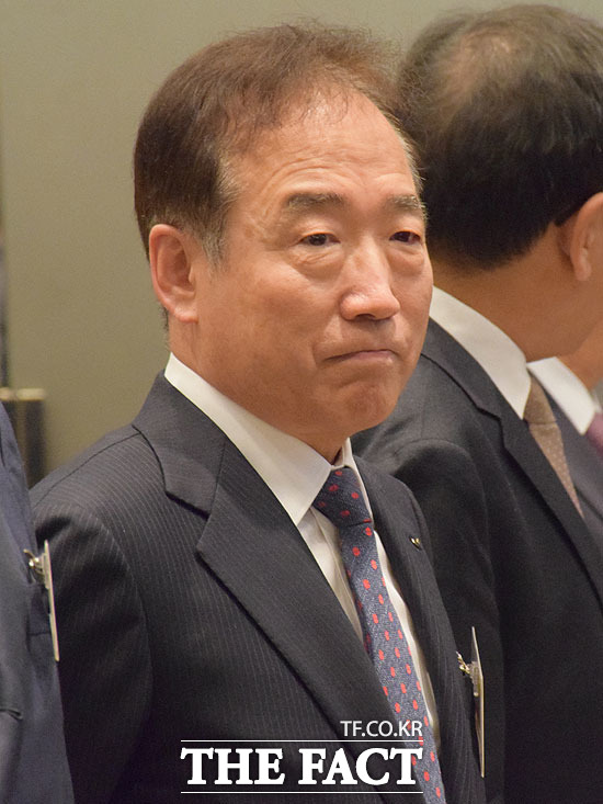 세아베스틸과 세아특수강 등 그룹 내 주요 계열사의 부진은 그룹 지주사 역할을 하는 세아홀딩스의 수익에도 악영향을 미치고 있다. 사진은 지난 1월 서울 강남구 대치동 포스코센터에서 열린 2019년 철강업계 신년인사회에 참석한 이순형 세아그룹 회장의 모습. /더팩트DB