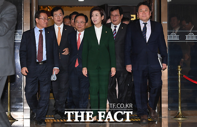 대한민국 대통령은 김정은 국문위원장의 수석대변인 발언으로 본회의장을 뒤흔든 나경원 자유한국당 원내대표