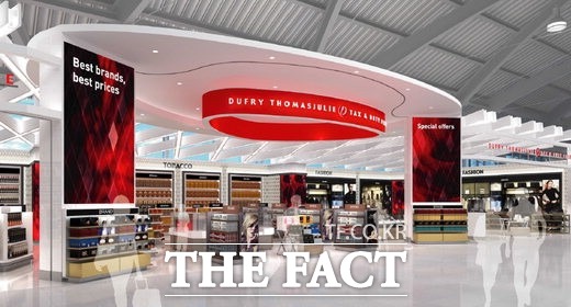 듀프리코리아 측은 현행법상 이번 입국장 면세점 입찰에 아무런 문제가 없다는 입장이다. 사진은 듀프리코리아가 운영 중인 김해공항 면세점의 모습. /뉴시스