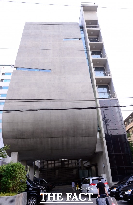 12일 오전 10시 17분 현재 와이지엔터테인먼트(YG엔터테인먼트)의 주가는 전일 급락 이후 하루만에 반등을 보이고 있다. /더팩트 DB