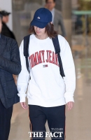  '모자+무표정' 정준영 입국…취재진 질문에도 '묵묵부답'