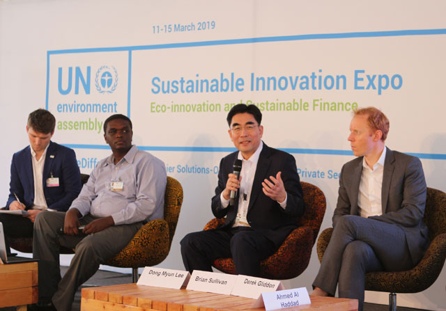 이동면 KT 미래플랫폼사업부문장이 UN환경총회에서 에어맵 코리아 프로젝트를 소개하고 있다. /KT 제공