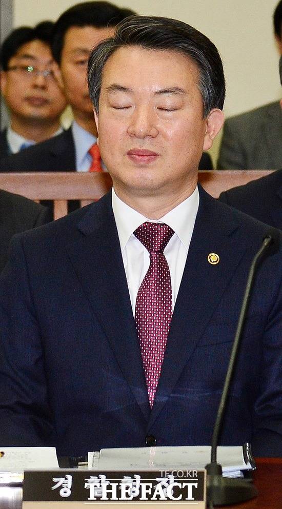 강신명 전 청장은 13일 승리란 가수에 대해서는 전혀 일면식도 없고 알지 못하며, 이 건에 대해서는 전혀 관련이 없고 알지도 못하는 사실임을 알려드린다고 밝혔다. /더팩트 DB