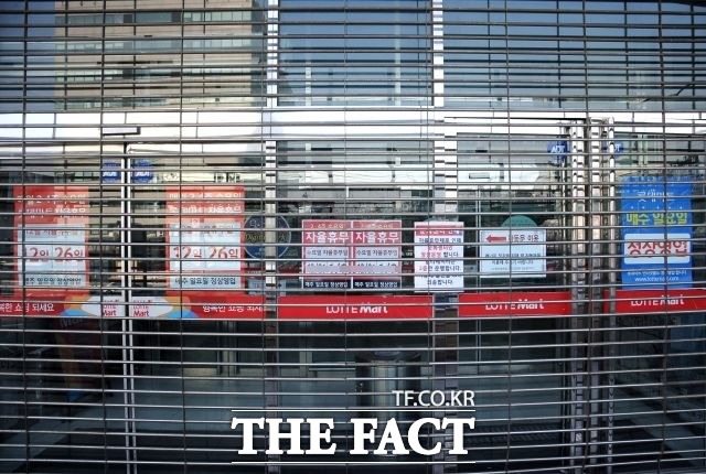 롯데가 성주 골프장을 사드 부지로 제공하자 중국 정부는 롯데를 계속 압박하고 있다. 롯데마트의 경우 중국에서 마트 112개를 모두 매각하거나 폐점했다. /더팩트 DB