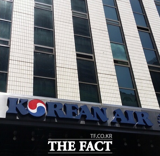 대한항공이 최근 안전성 문제가 불거진 보잉737맥스 8 항공기의 노선 투입을 잠정 연기하기로 했다고 14일 밝혔다. /더팩트 DB