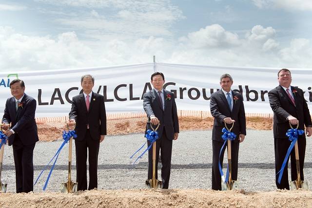 롯데케미칼은 지난 2016년 6월 신동빈 롯데그룹 회장(가운데)이 참석한 가운데 미국 루이지애나주에서 미국 에탄크래커 및 에틸렌글리콜 합작사업 기공식을 진행했다. /롯데케미칼 제공