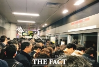  서울 지하철 7호선 전동차 탈선…승객들 대피