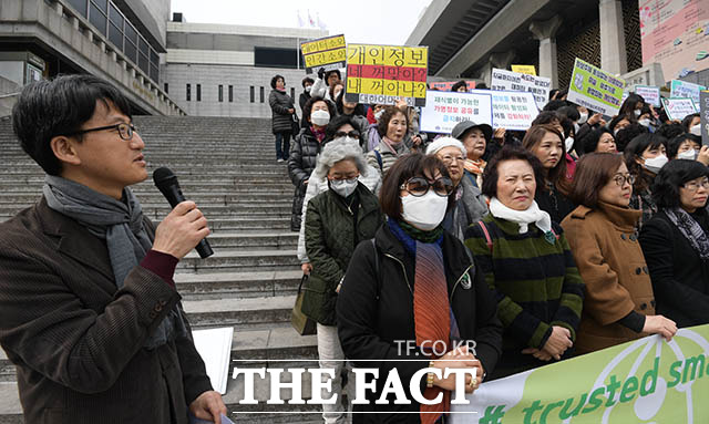 발언하는 박호권 한국YMCA전국연맹 간사(왼쪽)