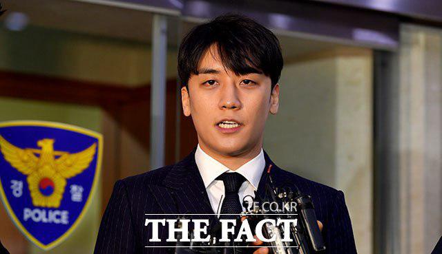 빅뱅의 승리가 성매매 알선 의혹으로 경찰의 조사를 받고 있는 가운데 주요 증권사들은 관련 논란에 대한 와이지엔터테인먼트 리포트 발간을 피하고 있다. /이덕인 기자