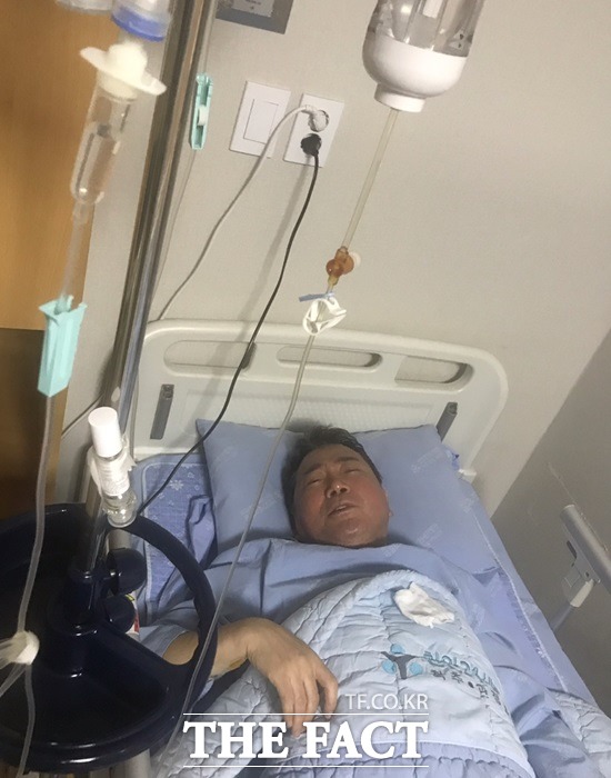 요리사로 변신한 이봉원이 지난 14일 천안 C 척추병원에서 긴급 수술(척추전방전위증)을 받고 입원치료를 받고 있다. /김일규 씨 제공