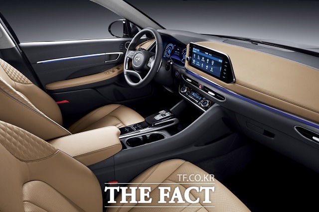 현대차는 모빌리티 혁신을 선도하는 신형 쏘나타의 스마트한 브랜드 이미지를 강화하고, 미래지향적이고 혁신적인 디자인을 강조하기 위해 택시 모델은 출시하지 않는 다는 방침이다.