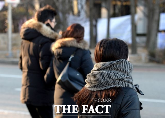 19일은 전국이 대체로 맑겠다. 미세먼지 농도는 수도권 경우 오전에 나쁨 수준을 보이겠다. /더팩트 DB