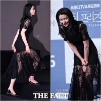 [TF포토] '노출 막기 바쁜 손' 권나라의 '블랙 시스루 드레스'