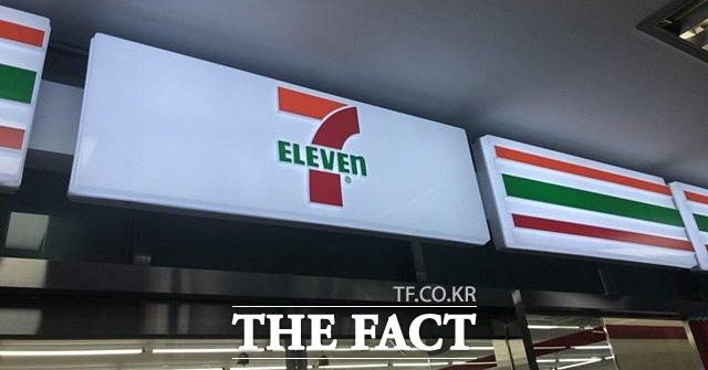 롯데그룹 계열사 코리아세븐이 운영하는 세븐일레븐이 도시락 강매와 부당 업무 지시 등으로 갑질 논란에 휩싸였다. /이진하 기자