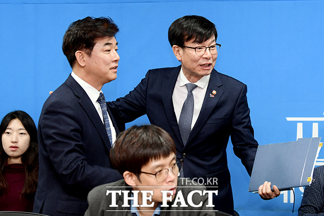 김병욱 더불어민주당 의원(왼쪽)