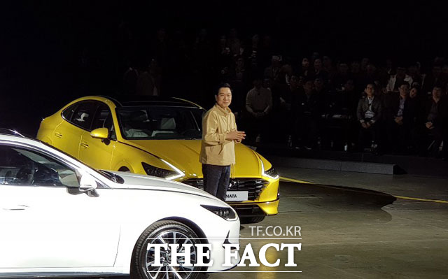 이상엽 현대자동차 디자인 담당 전무가 21일 오전 일산 킨텍스에서 열린 기자간담회에 참석해 신형 쏘나타의 디자인을 설명하고 있다. /일산=이성락 기자