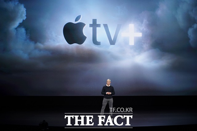 애플은 25일(현지 시간) 오전 미국 캘리포니아주 쿠퍼티노 스티브잡스 극장에서 애플 스페셜 행사를 열고 스트리밍 TV 서비스 애플 TV플러스를 공개했다.쿠퍼티노(미 캘리포니아주)=AP.뉴시스