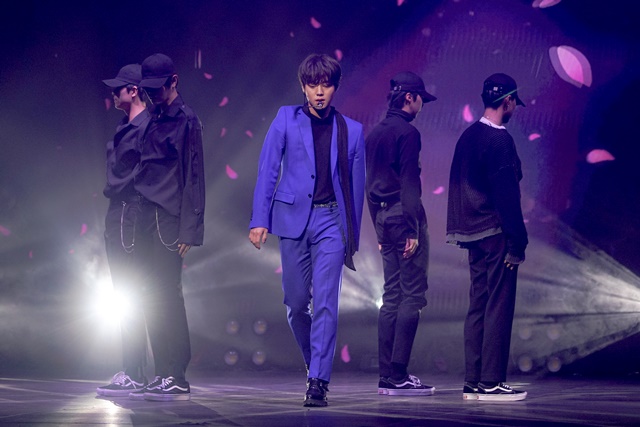 박지훈은 포인트 안무를 꼽으며 너라고 말하는 부분은 팬들을 뜻한다고 설명했다. /마루기획 제공