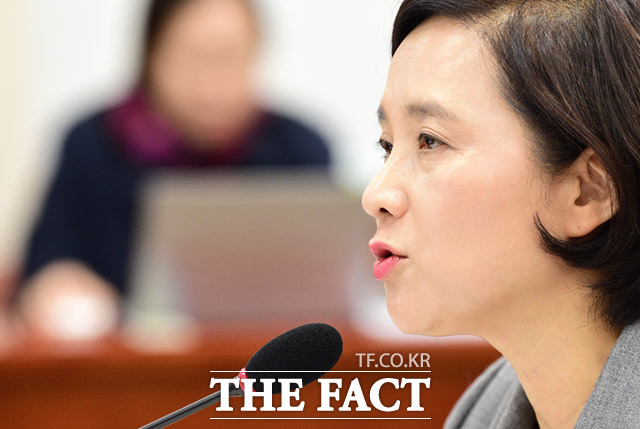 유은혜 교육부총리는 야당이 제기한 전교조 법외노조 문제와 관련해 전교조는 현장을 실질적으로 이해하고 있는 단체라고 보고 있다며 옹호했다. /임세준 기자
