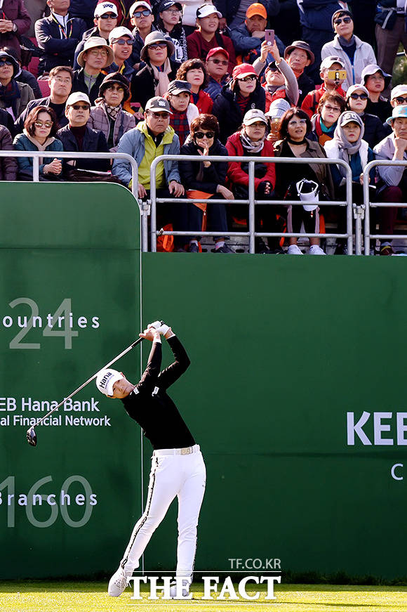 오는 28일(목)에 미국 캘리포니아에서 열리는 ‘LPGA 기아 클래식’ 1라운드를 대상으로 한 골프토토 스페셜 6회차에서 전체 참가자의 87.13%가 7번 선수인 스페인 출신 카를로타 시간다의 언더파 활약을 예상했다.이번 회차에서는 박성현(79.71%)과 이민지(76.46%) 등이 70% 이상의 높은 언더파 투표율을 기록해 눈길을 끌었다./더팩트DB