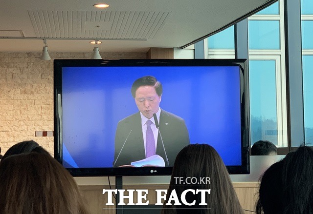 우기홍 부사장(사진)이 27일 대한항공 정기 주주총회에서 조양호 회장의 인사말을 대독하고 있다. /강서구=서민지 기자