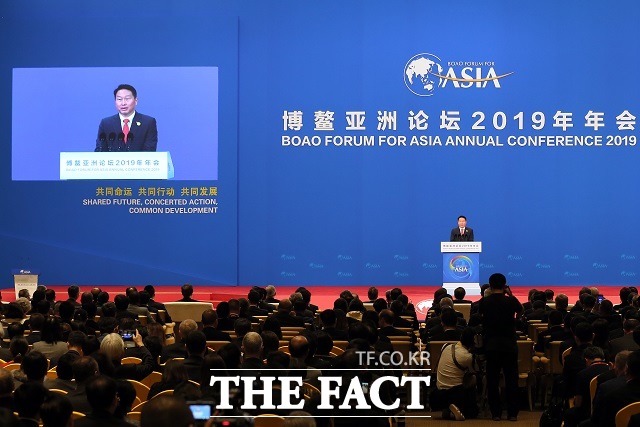 한국 재계 인사 가운데 유일하게 연사로 포럼 공식 연사로 참여한 최 회장은 사회적 가치는 경제적 가치 못지 않게 중요하다며 사회적 가치 측정과 창출된 사회적 가치에 대한 인센티브 제공이라는 두 가지에 노력을 집중해야 한다고 강조했다.