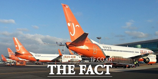 이 대표는 안전성이 증명되지 않는다면 B737 맥스8을 도입하는 일은 없을 것이라고 강조했다. 또 LCC 최초 라운지 개설, 새로운 운임체계, 뉴클래스 좌석 도입 등 변화를 꾀하겠다고 전했다. /더팩트 DB