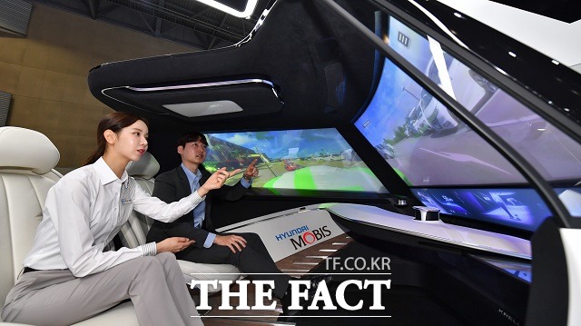 현대모비스가 차량과 보행자, 도로지형지물 등을 인식하는 딥러닝 기반 고성능 영상인식 기술을 국내 최초로 확보하고, 오는 2022년부터 자율주행을 지원하는 전방 카메라 센서에 해당 기술을 양산 적용할 계획이라고 31일 밝혔다. /현대모비스 제공