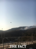 천마산 산불, 헬기 동원 진화작업...주민 대피 문자(영상)