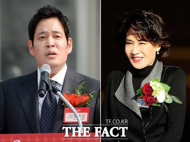 신세계 오너가가 지난해 총 149억원 규모의 보수를 수령한 것으로 알려진 가운데 정용진(왼쪽) 신세계그룹 부회장이 약 36억원, 정유경 신세계백화점 총괄사장이 약 30억 원의 보수를 수령한 것으로 나타났다. /더팩트 DB