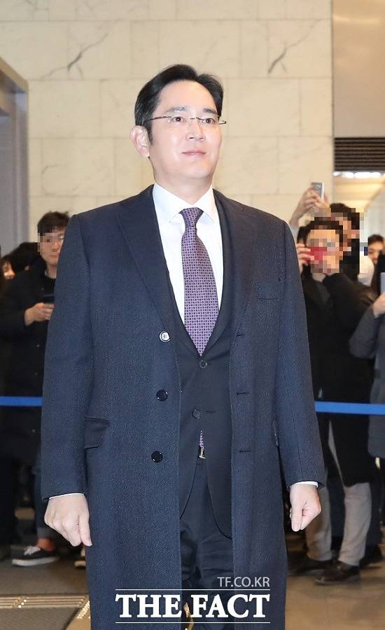 이재용 삼성전자 부회장이 AI와 바이오, 5G, 반도체 등 4대 미래 성장사업에서의 경쟁력 확보를 위해 연구개발 분야 인재를 잇달아 영입하는 등 신규 투자에 속도를 높이고 있다. /더팩트 DB