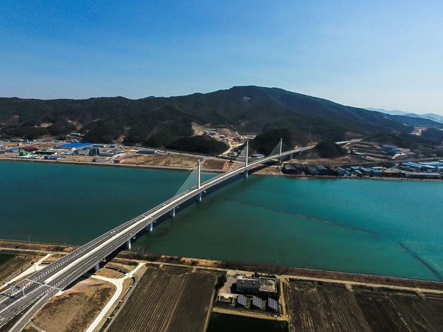세풍대교는 총 길이 875m, 왕복 4차선 규모이며 3주탑 사장교다. /대림산업 제공