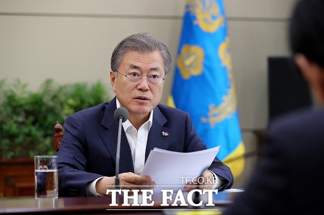 청와대는 4일 미니 보선으로 불린 4·3 국회의원 보궐선거 결과에 대해 아무런 공식 반응을 내놓지 않았다. 이번 보선은 사실상 여당이 판정패했다는 평가가 우세하다. 싸늘한 민심에 문재인 대통령의 고민이 깊어질 것으로 보인다. /청와대 제공