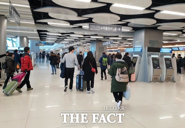 최근 여행 산업은 플랫폼이 곧 경쟁력이다. 국내 여행사의 개별여행 수요가 글로벌 온라인여행사로 이동한 것도 이 때문이다. 국내 여행사들도 뒤늦게 플랫폼 갖추기에 나섰다. 글로벌 여행사로 발길을 돌린 개별여행수요를 되찾아오겠다는 계획이다. /더팩트 DB