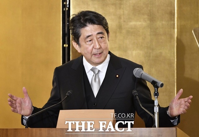 마사오 오코노이 교수는 북핵문제에 일본이 더 적극적으로 북핵문제에 관여해 중재해야한다고 주장했다. 아베 일본 총리가 연설을 하고 있는 모습. /뉴시스