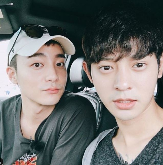 가수 로이킴(왼쪽)과 정준영. 가수 로이킴이 음란물을 유포한 혐의로 경찰에 입건될 예정이다. /로이킴 인스타그램