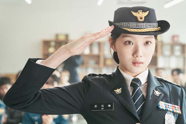 이성경은 영화 걸캅스에서 강력반 꼴통 형사 지혜 역을 맡았다. /CJ엔터테인먼트 제공