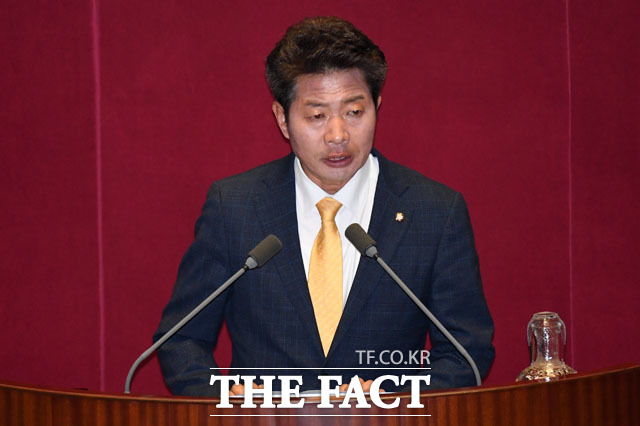 인사말하는 여영국