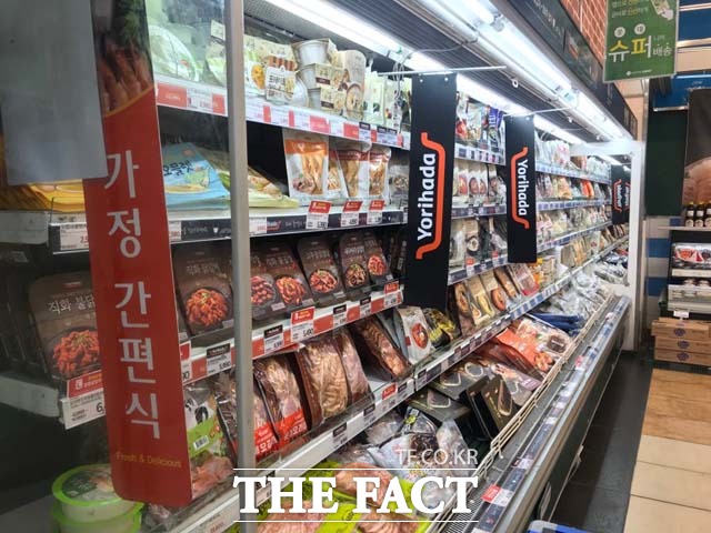 일요일인 오늘(7일) 이마트, 롯데마트, 홈플러스 등 대형마트 업체 대부분이 정상 영업한다. 사진은 서울 시내 한 대형마트의 모습. /더팩트 DB