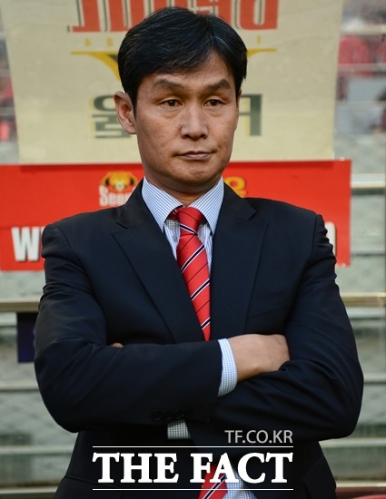 최용수 FC서울 감독이 신라스테이 3월의 감독상을 수상했다. /더팩트 DB