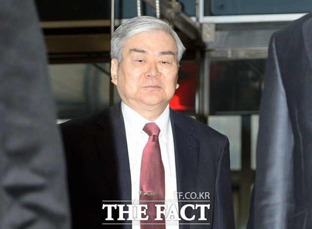 조양호 한진그룹 회장이 8일 세상을 떠나면서 조 회장을 피고인으로 한 형사재판 등이 즉시 중단될 전망이다. /더팩트 DB