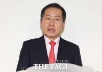  홍준표 '조양호는 연금 사회주의 추구 文정권 피해자'