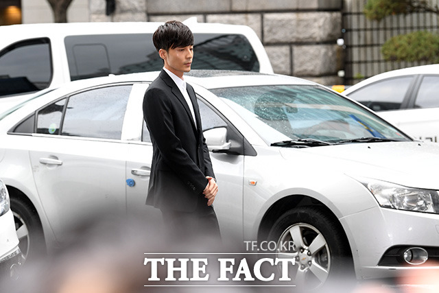 로이킴은 10일 경찰에 출석해 음란물 유포 혐의에 관한 조사를 받는다. /남용희 기자