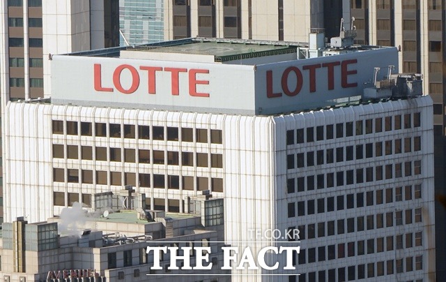 롯데그룹은 신동빈 회장의 다양성 중심의 경영철학을 바탕으로 다양한 여성 친화정책을 수립해 운영하고 있다. /더팩트 DB