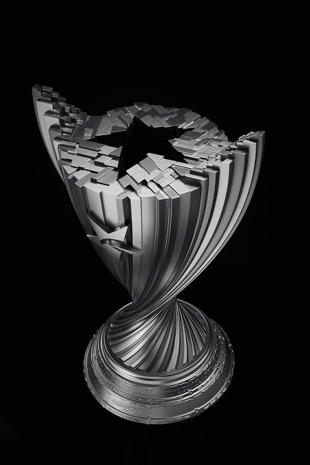 라이엇게임즈가 2019 스무살우리 리그오브레전드 챔피언스 코리아 트로피를 새롭게 제작했다. 새 트로피는 대회 상징인 별과 독수리를 적용했다. 하단 부분엔 역사를 확인할 수 있게 했다. /라이엇게임즈 제공