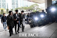  [TF현장] '정말 죄송합니다'…로이킴, 야윈 몸매+체념한 표정(영상)