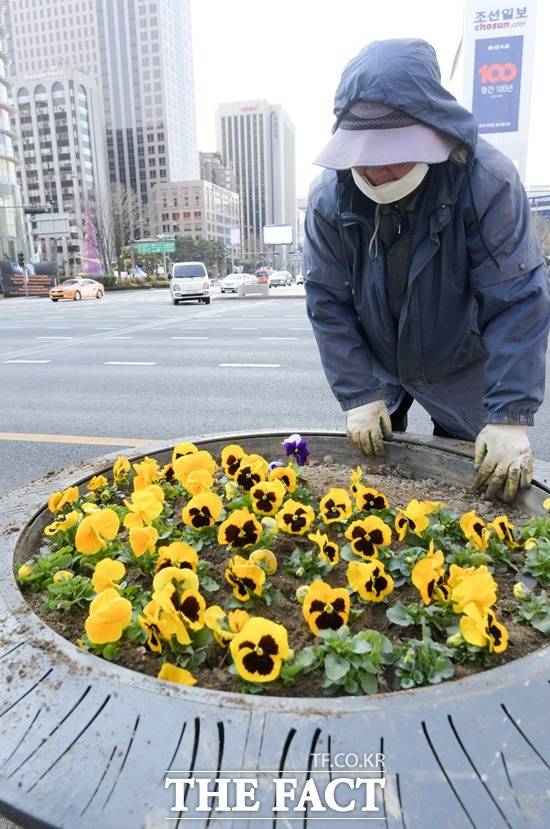 오늘까지 아침기온 쌀쌀. 전국이 맑을 것으로 예상되는 가운데 미세먼지 농도도 보통 수준에 머물겠다. /김세정 기자