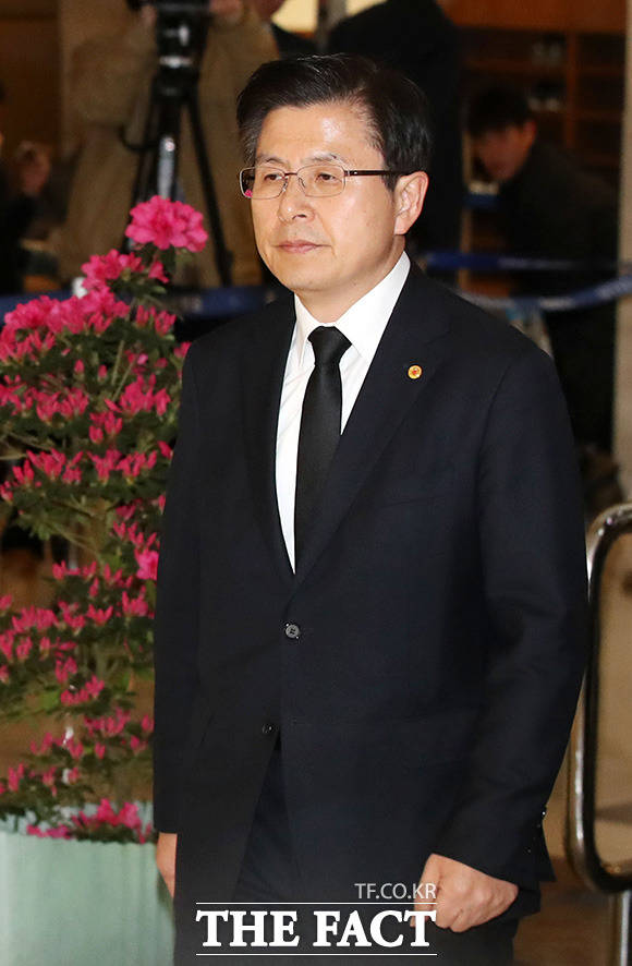 황교안 자유한국당 대표가 12일 오후 서울 서대문구 신촌세브란스병원 장례식장에 마련된 고 조양호 한진그룹 회장의 빈소로 들어서고 있다. /남용희 기자